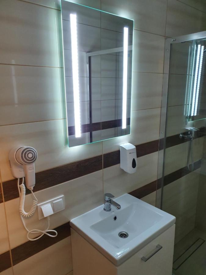 Hostel Mleczna - Metro Zacisze Varšava Exteriér fotografie