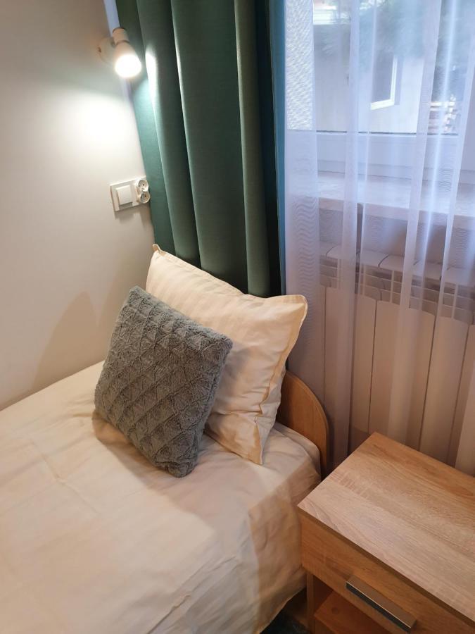 Hostel Mleczna - Metro Zacisze Varšava Exteriér fotografie