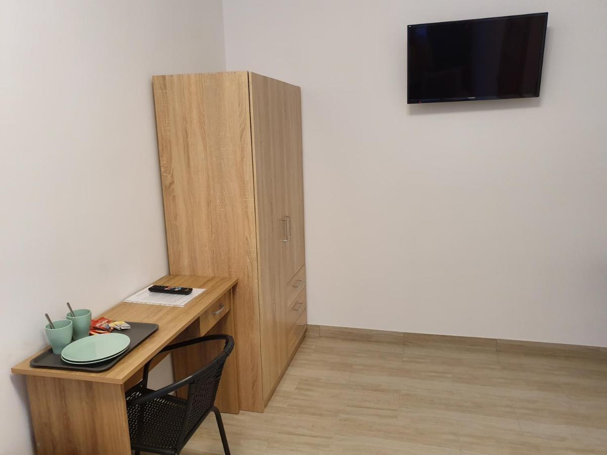 Hostel Mleczna - Metro Zacisze Varšava Exteriér fotografie