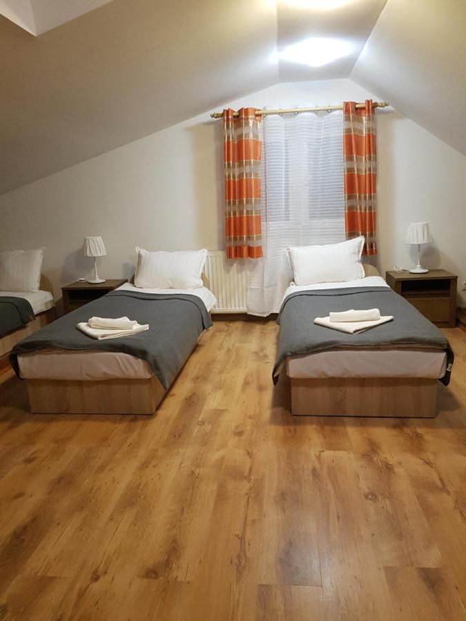Hostel Mleczna - Metro Zacisze Varšava Exteriér fotografie