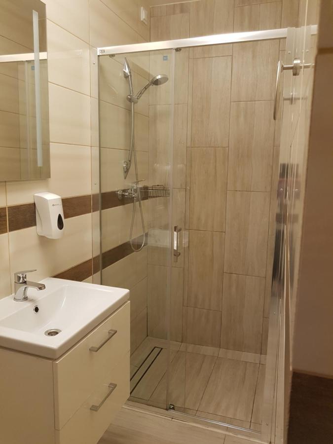 Hostel Mleczna - Metro Zacisze Varšava Exteriér fotografie