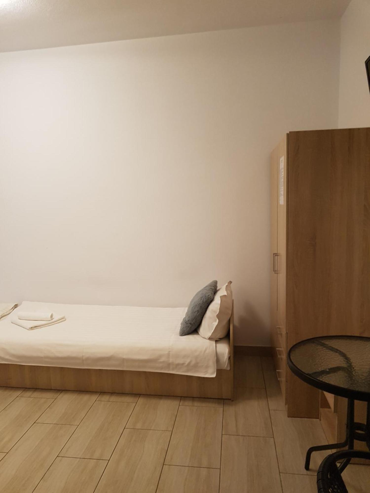 Hostel Mleczna - Metro Zacisze Varšava Exteriér fotografie